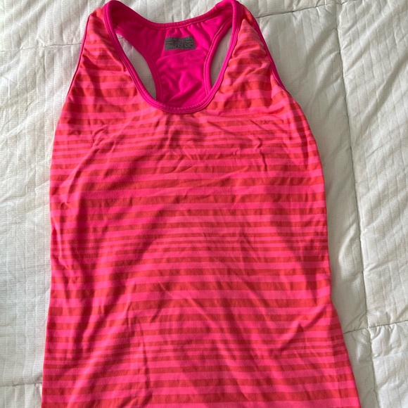 Athleta work out tops - Picture 2 of 4